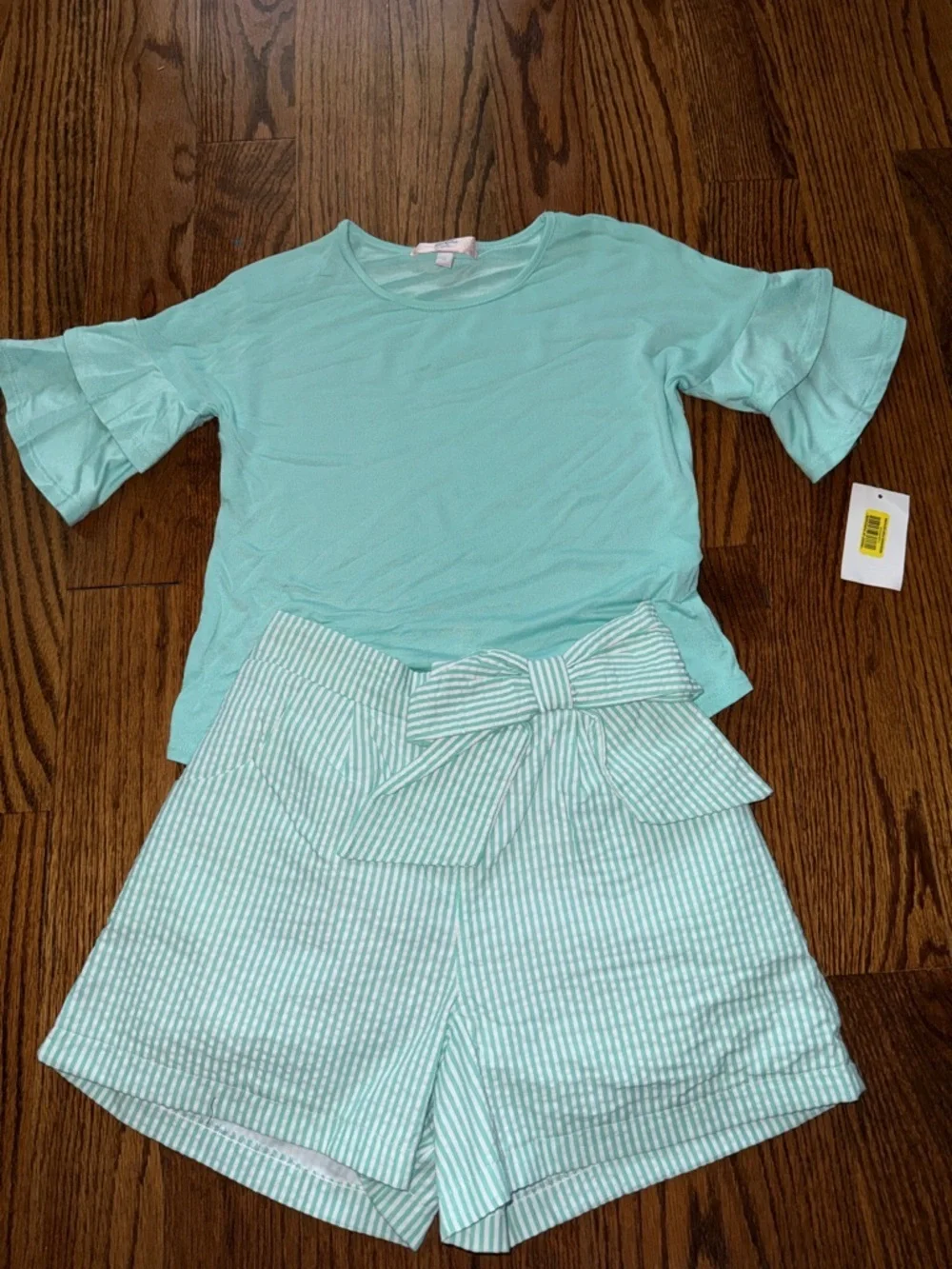 Girls aqua ruffle top and mint/white seersucker shorts with bow NWT